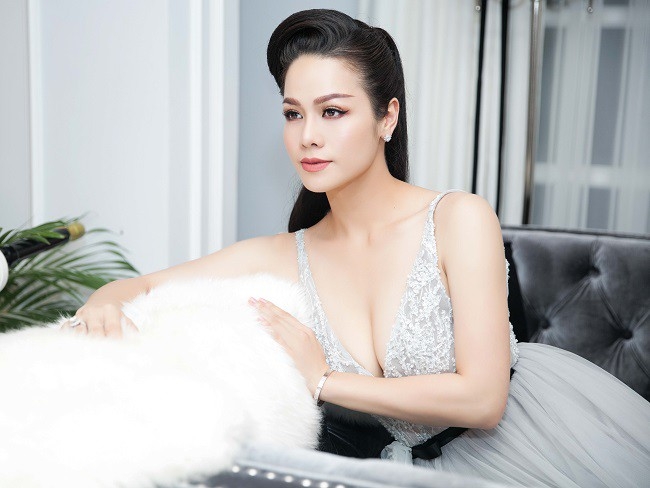 nhat kim anh tuc gian khi bi noi bo be khong nuoi con sau ly hon