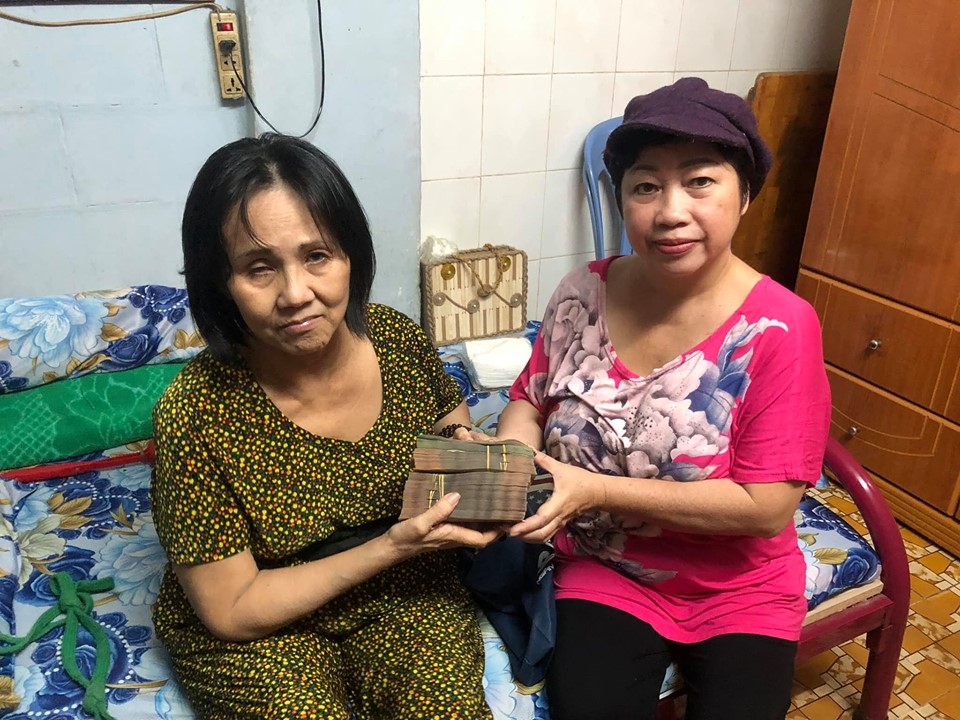 dien vien phi phung trao hon 150 trieu giup nghe si hoang lan tri benh