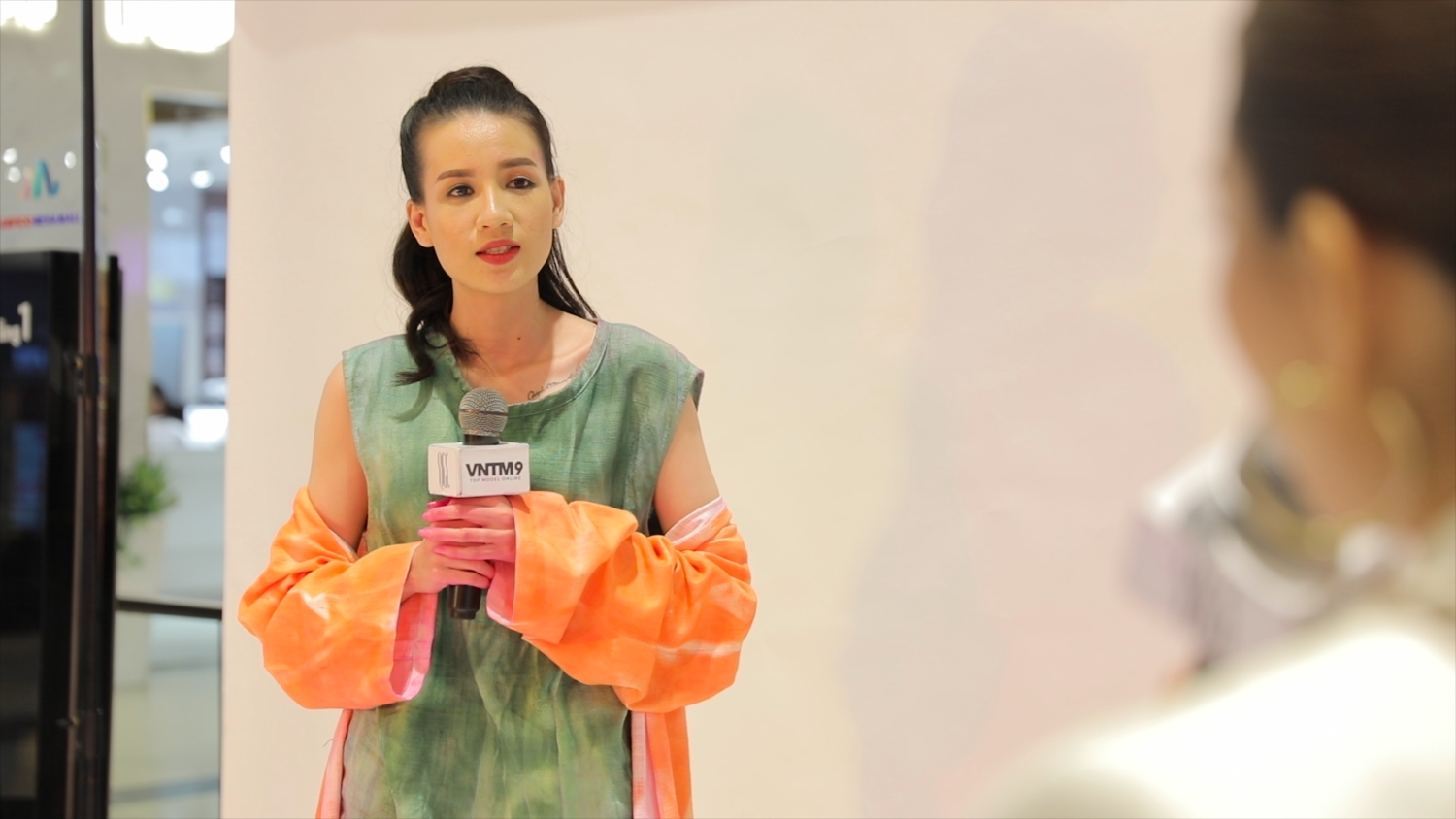 mau thuy gay tranh cai voi phat ngon nguoi mau khong the lam hoa hau