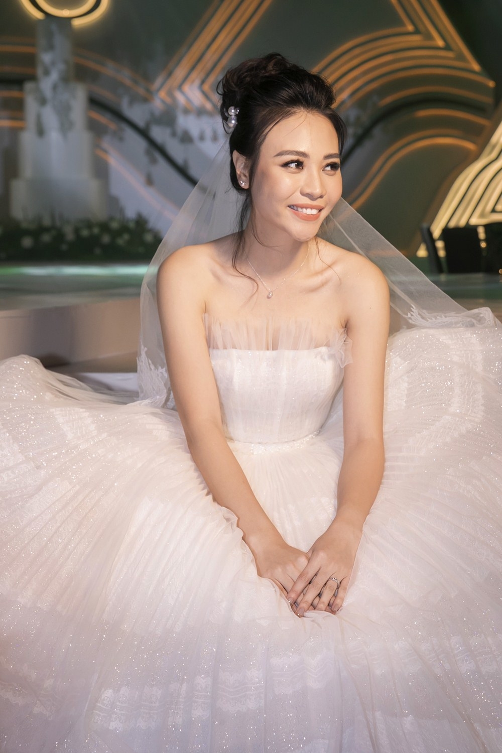 cuong dola an can cham soc dam thu trang trong le cuoi