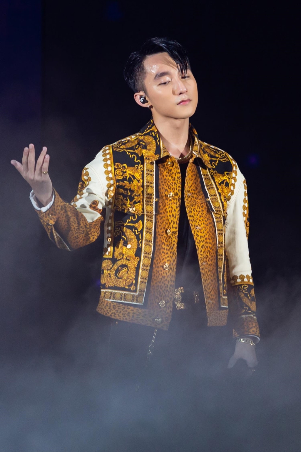 son tung m tp phai tho bang may oxy sau tour dien