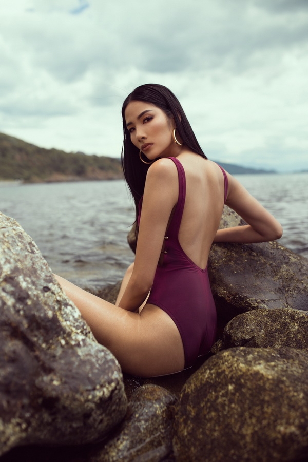 a hau hoang thuy khoe vong dang quyen ru voi bikini