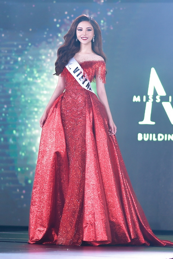 my huyen dang quang ngoi vi cao nhat tai miss international globe 2019