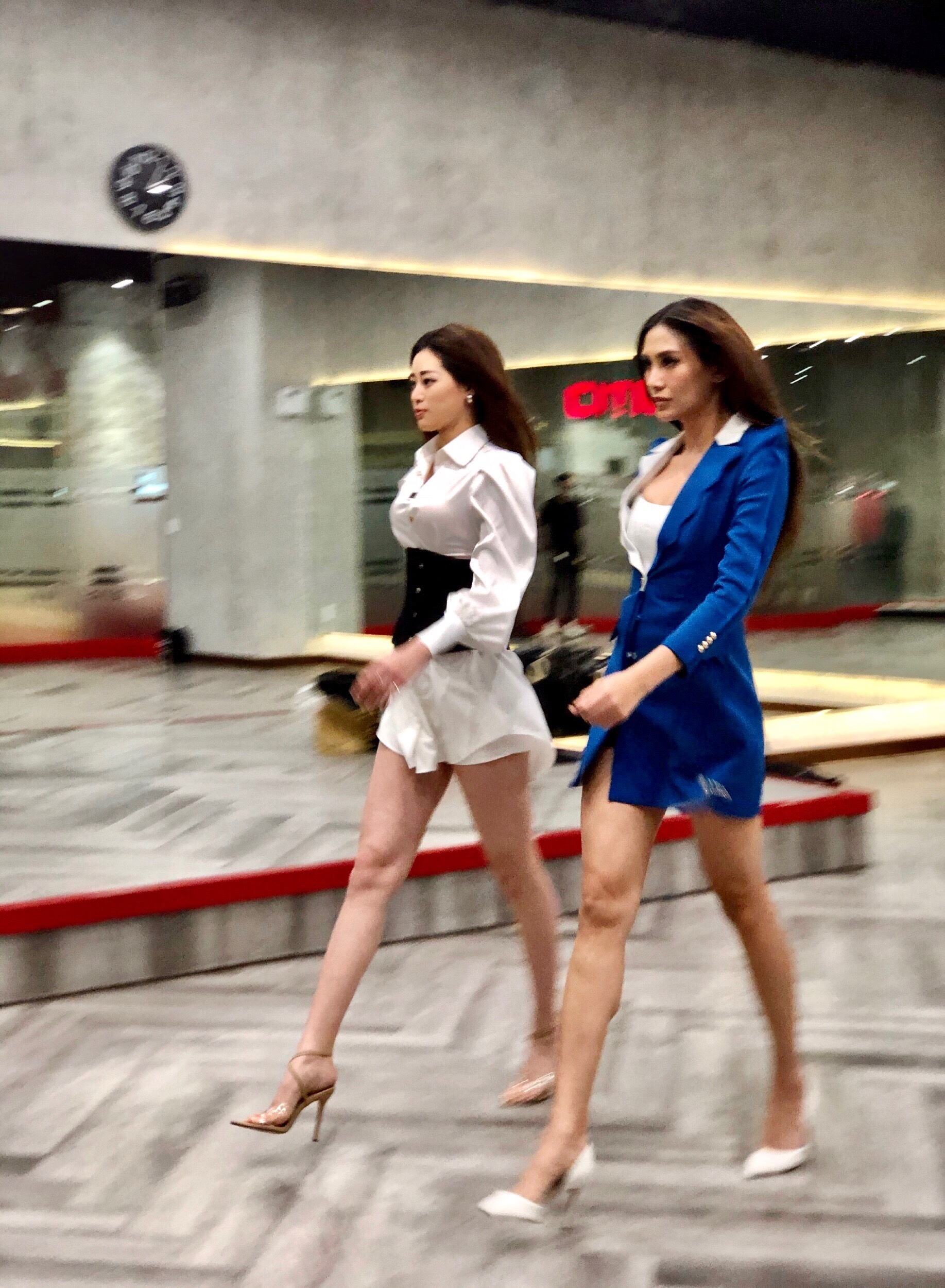 hoang yen day hoa hau khanh van tap catwalk