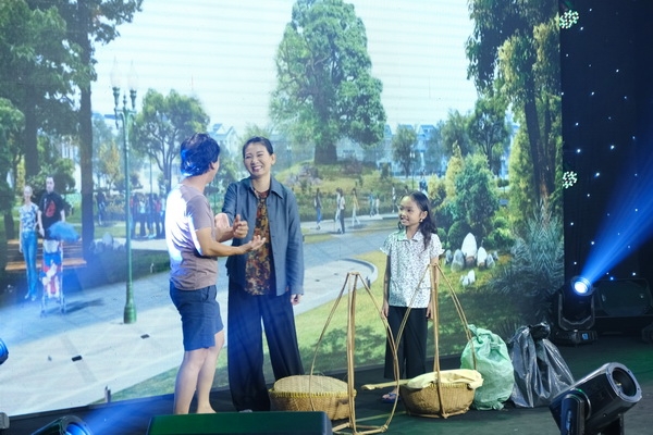 mc quyen linh dau nhoi voi cau chuyen ba me benh tat nuoi 9 dua con