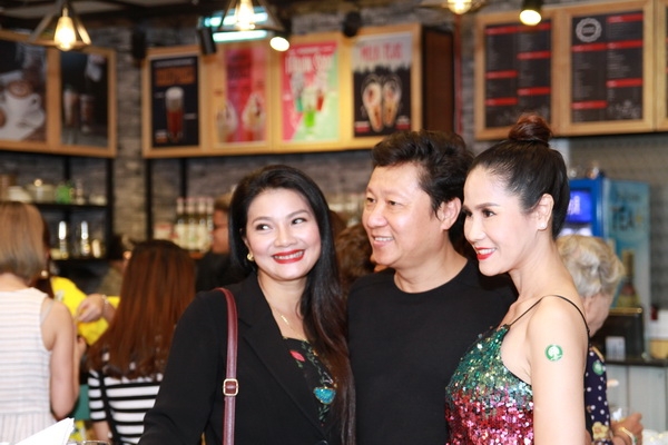 mc quyen linh dau nhoi voi cau chuyen ba me benh tat nuoi 9 dua con