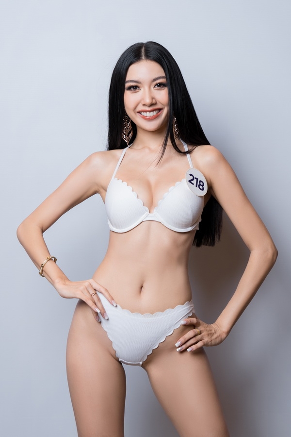 a hau thuy van va dan thi sinh hoa hau hoan vu viet nam khoe hinh the goi cam