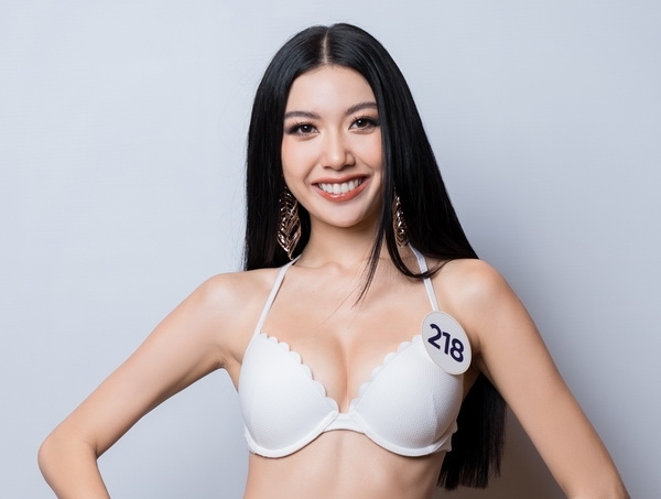 Á hậu Thúy Vân và dàn thí sinh Hoa hậu Hoàn vũ Việt Nam khoe hình thể gợi cảm