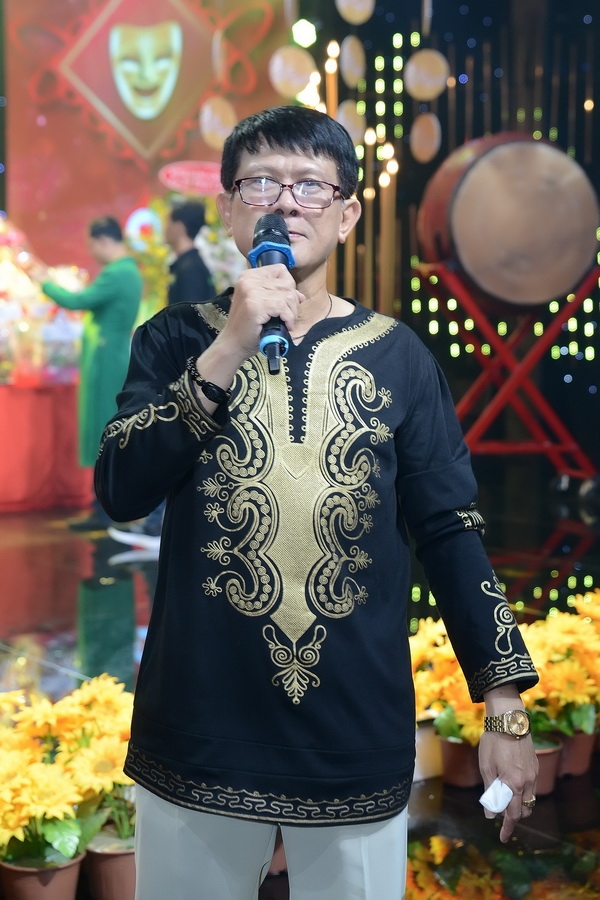 Nghệ sĩ Việt thành kính dâng hương cúng Tổ nghề sân khấu nghe si viet thanh kinh dang huong cung to nghe san khau