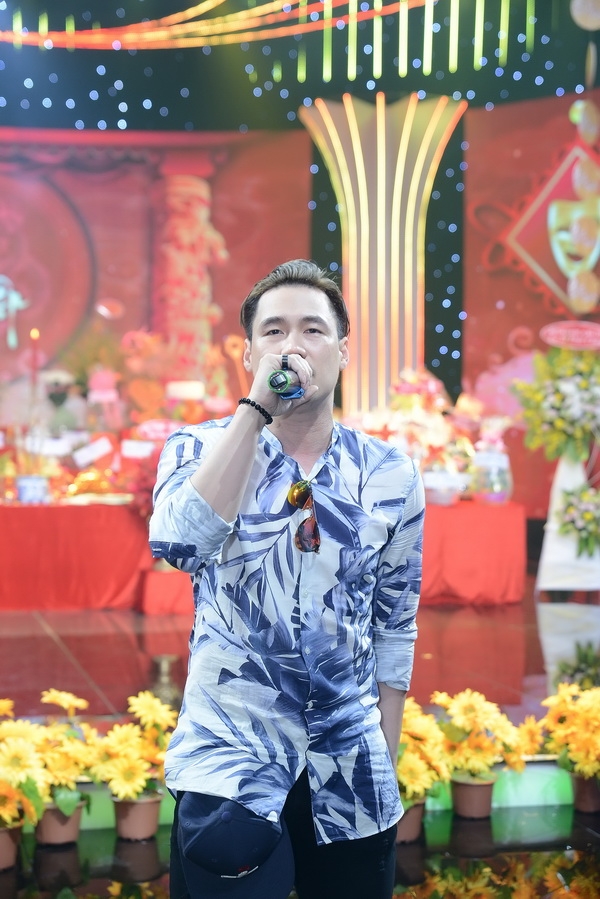 Nghệ sĩ Việt thành kính dâng hương cúng Tổ nghề sân khấu nghe si viet thanh kinh dang huong cung to nghe san khau