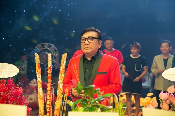 Nghệ sĩ Việt thành kính dâng hương cúng Tổ nghề sân khấu nghe si viet thanh kinh dang huong cung to nghe san khau