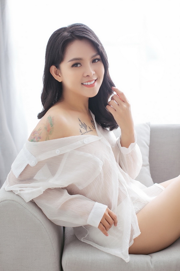 a hau van anh tai xuat showbiz sau 2 nam vang bong