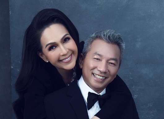 Vợ chồng diễn viên Diễm My kỉ niệm 25 năm ngày cưới