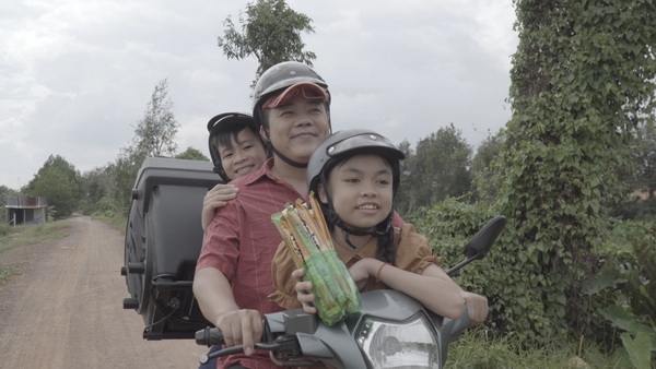 hoc tro ho viet trung lay nuoc mat khan gia voi mv xuc dong ve tinh phu tu