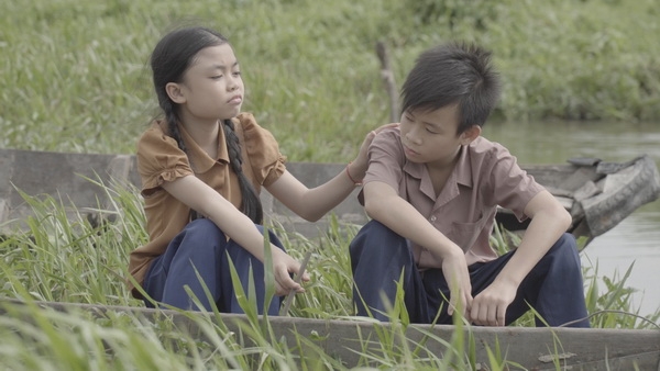 hoc tro ho viet trung lay nuoc mat khan gia voi mv xuc dong ve tinh phu tu