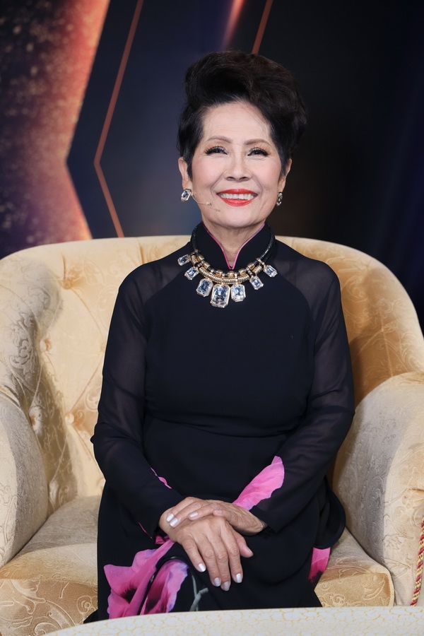 nsnd hong van ap luc khi tro thanh giam khao tinh hoa hoi tu mua 2