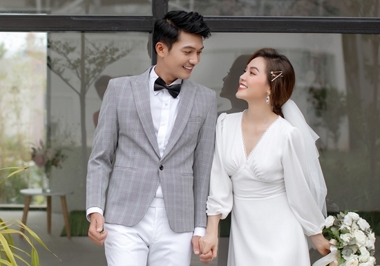 Diễn viên Quang Tuấn kỉ niệm 3 năm kết hôn cùng Linh Phi