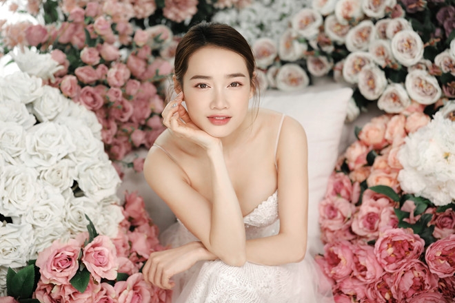 nha phuong mac vay cuoi khoe vong mot goi cam
