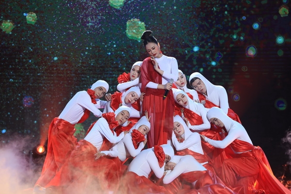 Hà Thúy Anh giành giải quán quân "Hãy nghe tôi hát 2019" ha thuy anh gianh quan quan hay nghe toi hat nhac si chu de 2019