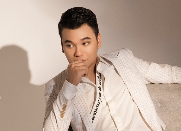 Khắc Việt làm liveshow kỷ niệm 10 năm ca hát