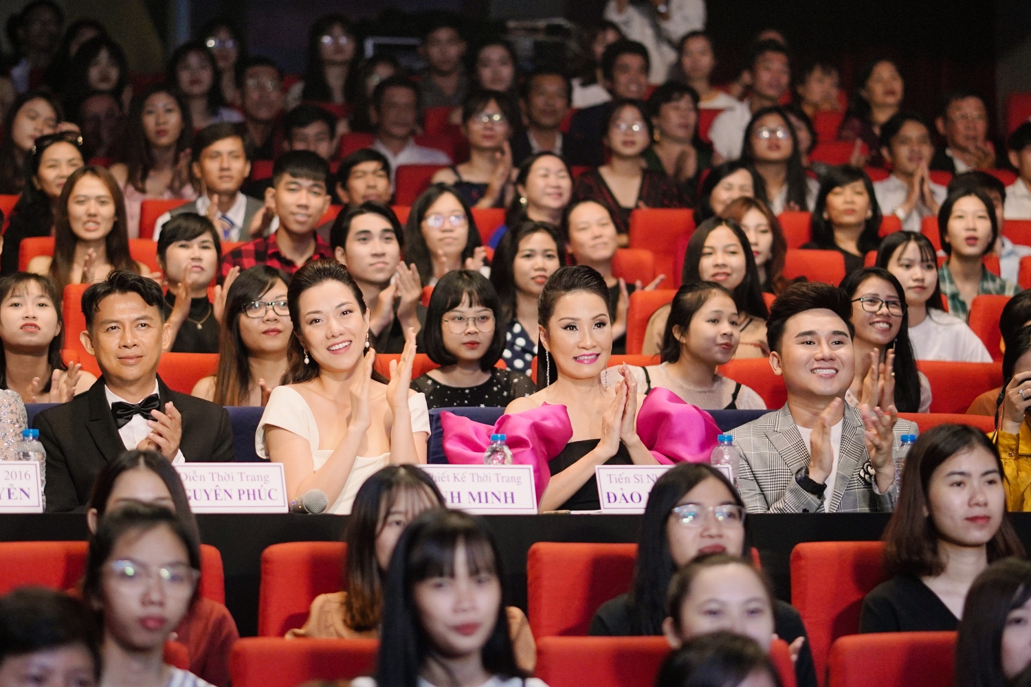 hong dao he lo mat toi cua cac cuoc thi nhan sac trong hoa hau