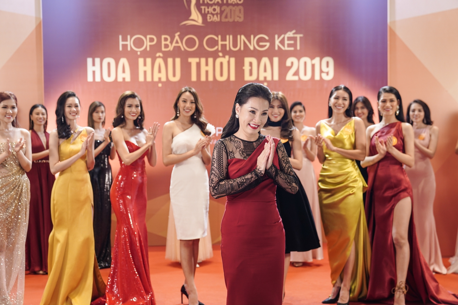 hong dao he lo mat toi cua cac cuoc thi nhan sac trong hoa hau