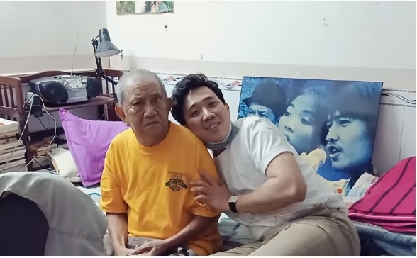 tran thanh den nha tham va gui tien giup nghe si mac can