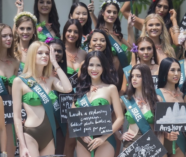Hoàng Hạnh cùng thí sinh Hoa hậu Trái Đất khoe dáng với bikini