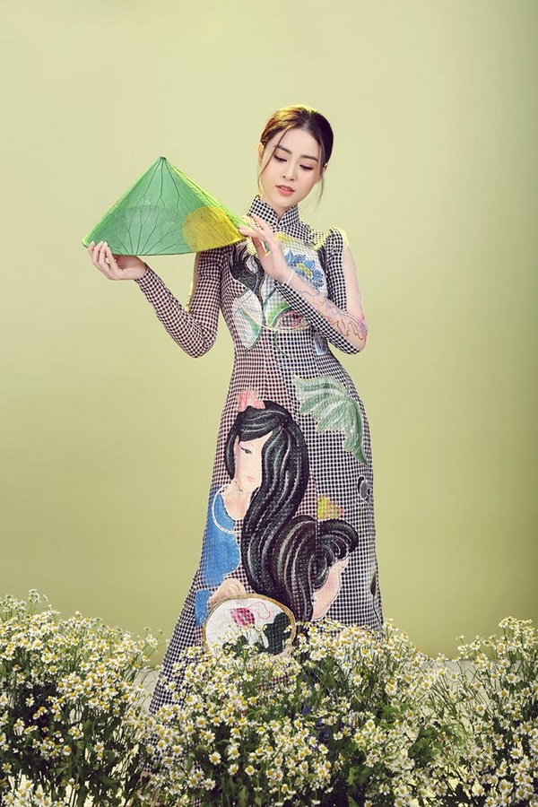 a hau kim thao khoe ve dep nen na voi ao dai