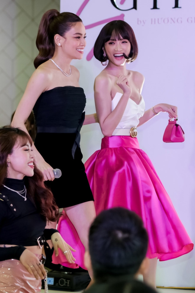 ho ngoc ha the hien tinh cam ngot ngao voi kim ly truoc dam dong