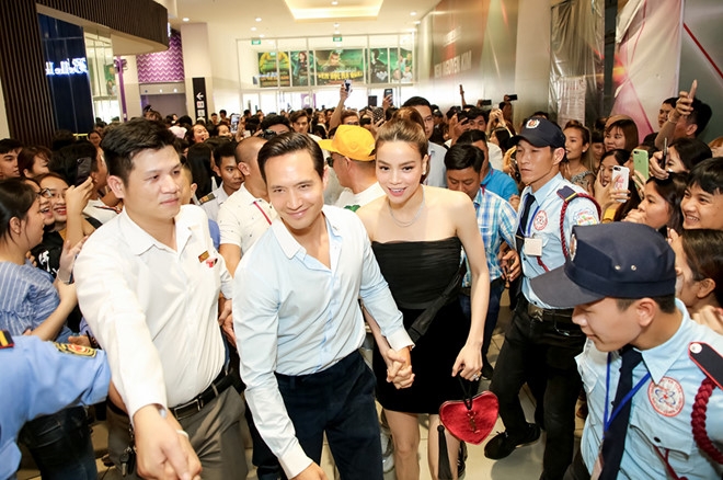ho ngoc ha the hien tinh cam ngot ngao voi kim ly truoc dam dong