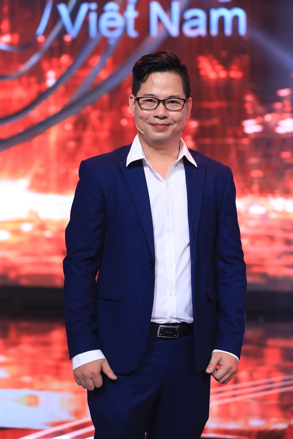 mc lai van sam va toc tien lam giam khao sieu tri tue viet nam