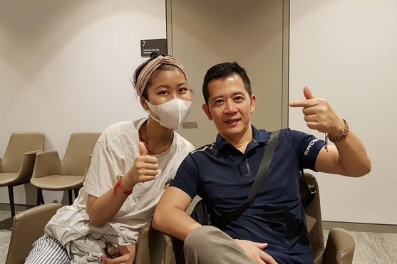 Con gái đạo diễn "Những ngọn nến trong đêm" qua đời vì ung thư