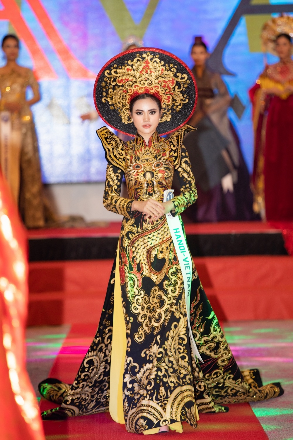 nguoi dep ha vi vi len ngoi a hau 2 tai hoa hau chau a 2019