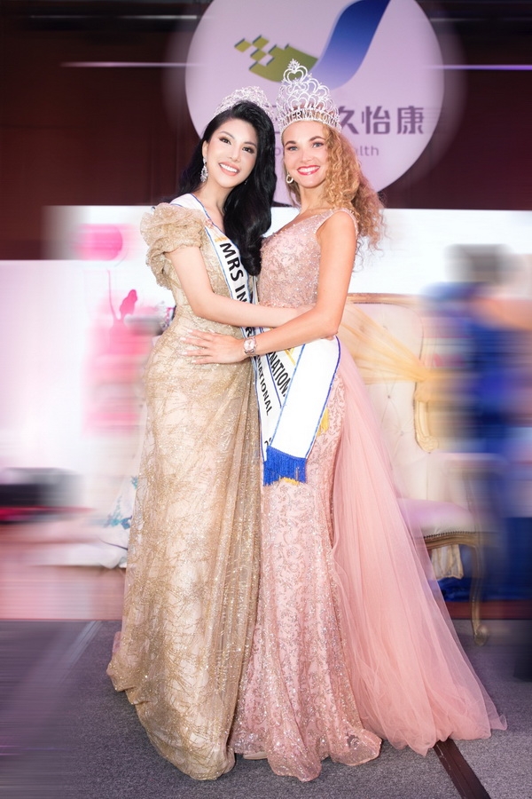 loan vuong trao vuong mien cho nguoi ke nhiem tai mrs international