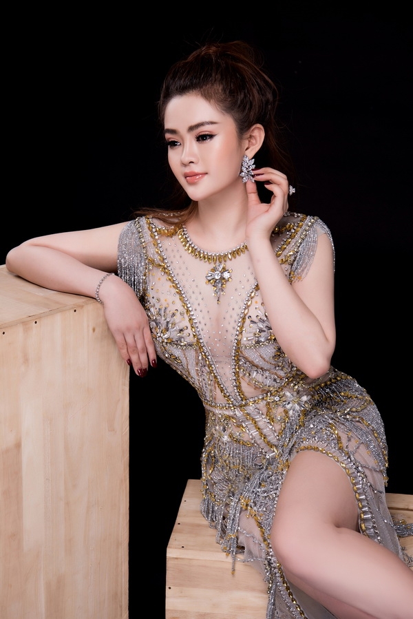 nguoi dep tuyet anh khoe duong cong goi cam