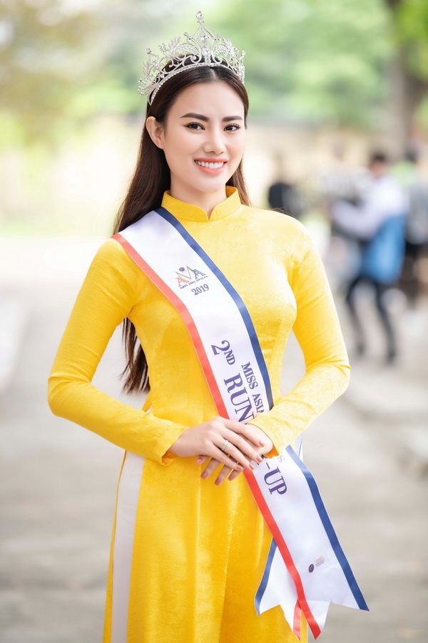 a hau ha vi vi duoc chao don nong nhiet khi ve tham truong cu