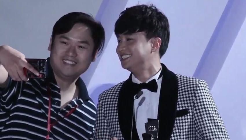 le trao giai aaa 2019 bi fan viet la o che thieu chuyen nghiep