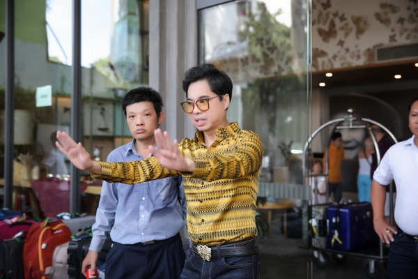 ngoc son phat 10 tan gao li xi tien cho nguoi ngheo nhan dip sinh nhat