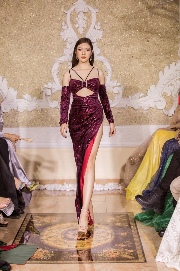 hoa hau tieu vy hoang hanh hoa nu than tren san catwalk