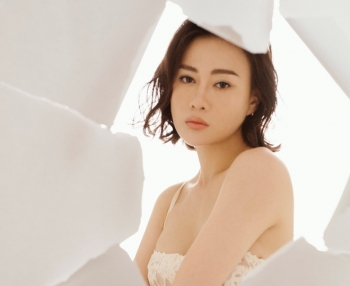 Phương Oanh "Quỳnh búp bê" khoe vòng 1 hững hờ