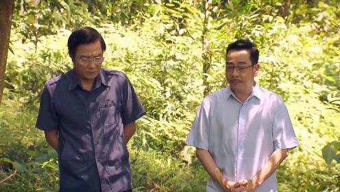 sinh tu tap 23 mai hong vu tiep tuc loi keo cong an vao chong lung