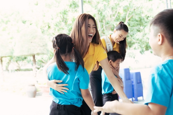 hoa hau khanh van gian di di tu thien sau dang quang