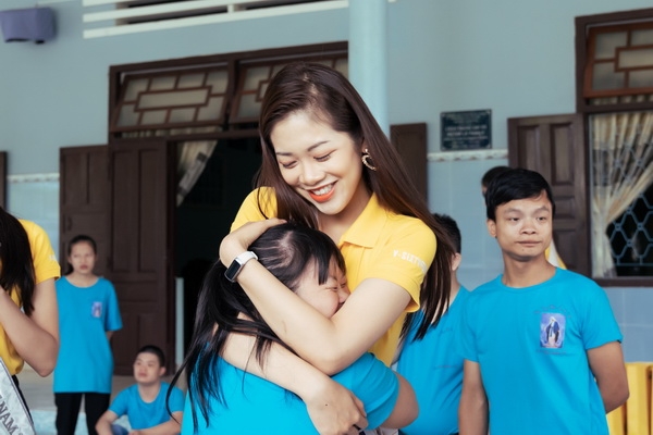 hoa hau khanh van gian di di tu thien sau dang quang