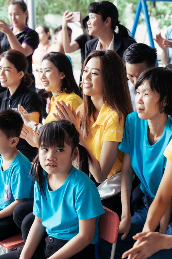 hoa hau khanh van gian di di tu thien sau dang quang