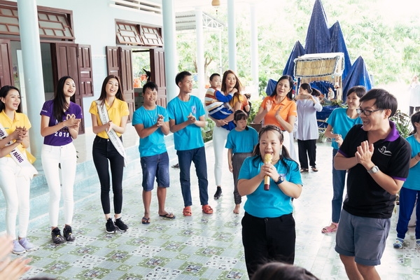 hoa hau khanh van gian di di tu thien sau dang quang