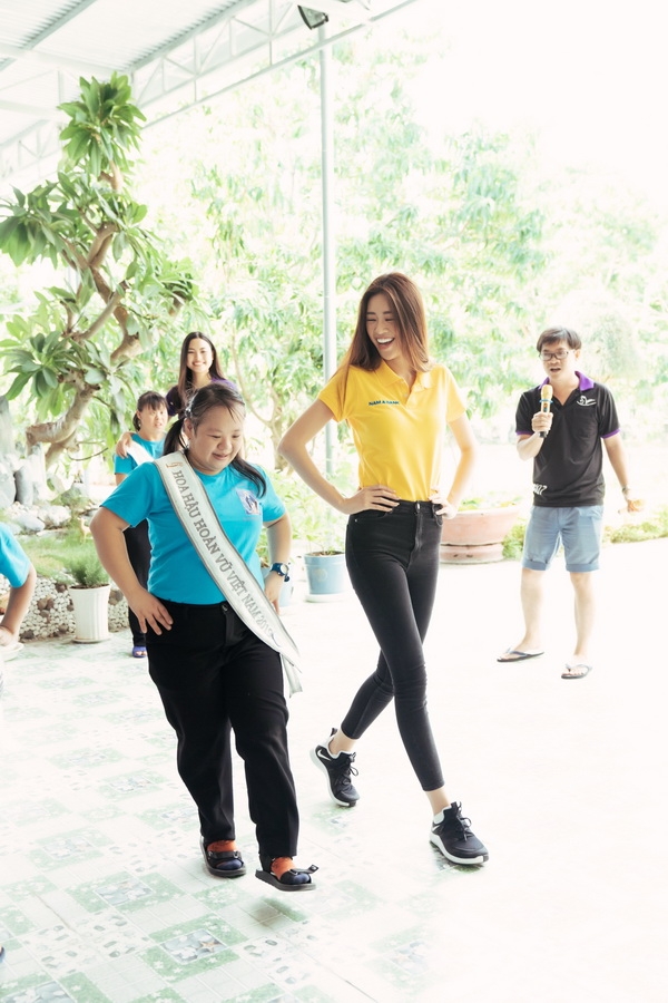hoa hau khanh van gian di di tu thien sau dang quang
