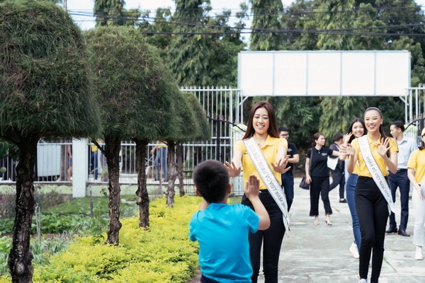 hoa hau khanh van gian di di tu thien sau dang quang