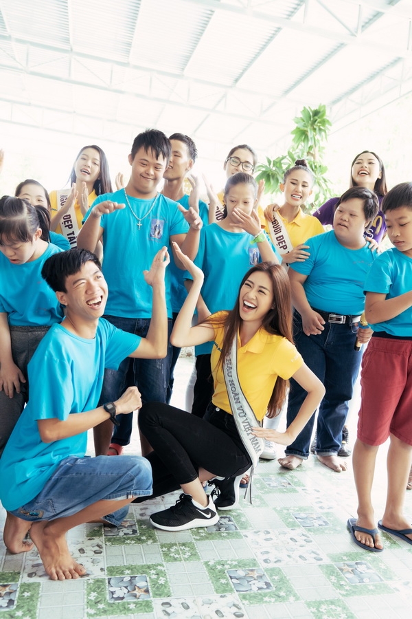 hoa hau khanh van gian di di tu thien sau dang quang