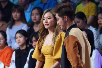 Midu khóc nghẹn khi thấy hình ảnh cố nghệ sĩ Minh Thuận